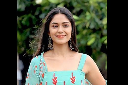 మృణాల్ కు మొదటి నుంచే ఆ సమస్య ఉందట!